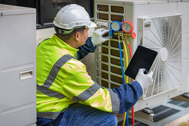 Professional Hvac technician working in Crabtree, OR